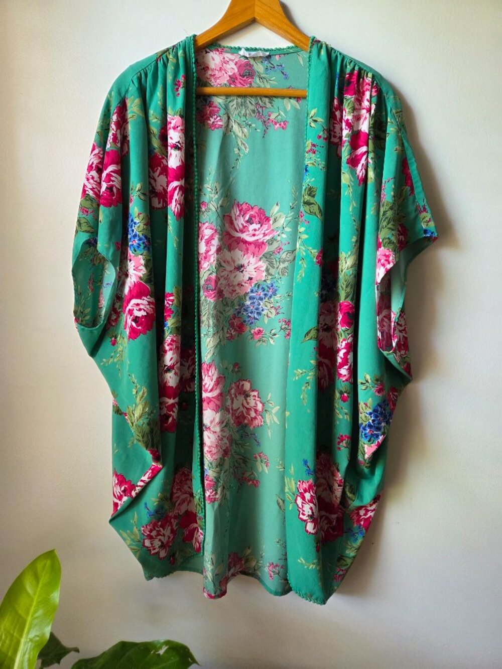 EUC PLUSH BOUTIQUE FLORAL FLOWY KIMONO TOP ONE SIZE